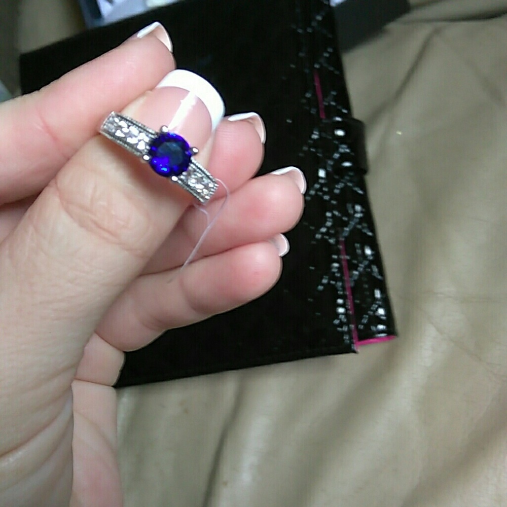 Ring - Picture 3 of 3